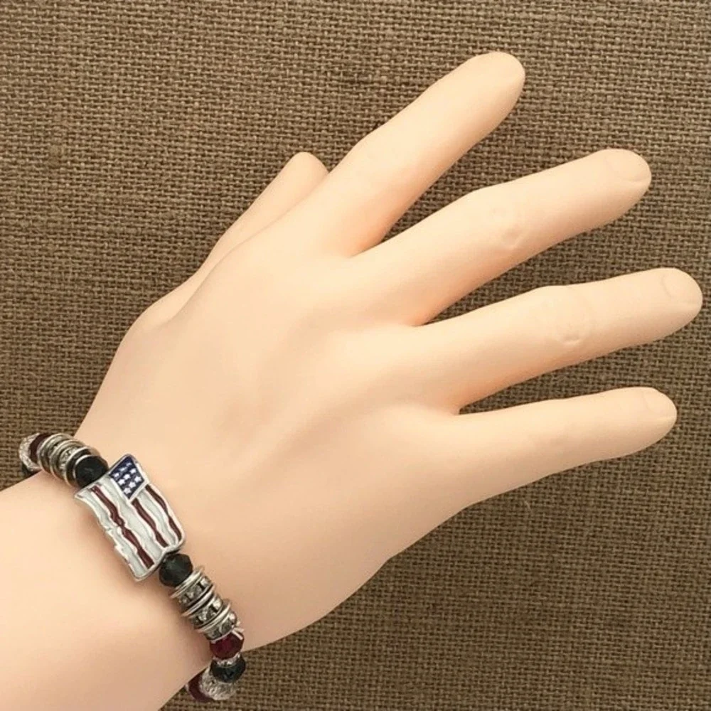 🌼 American Flag USA Glass Stretch Bracelet